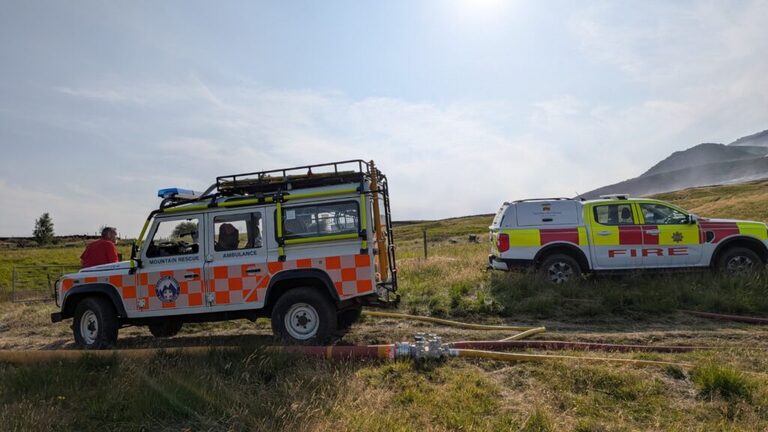 Land Rover at Tintwistle Fires